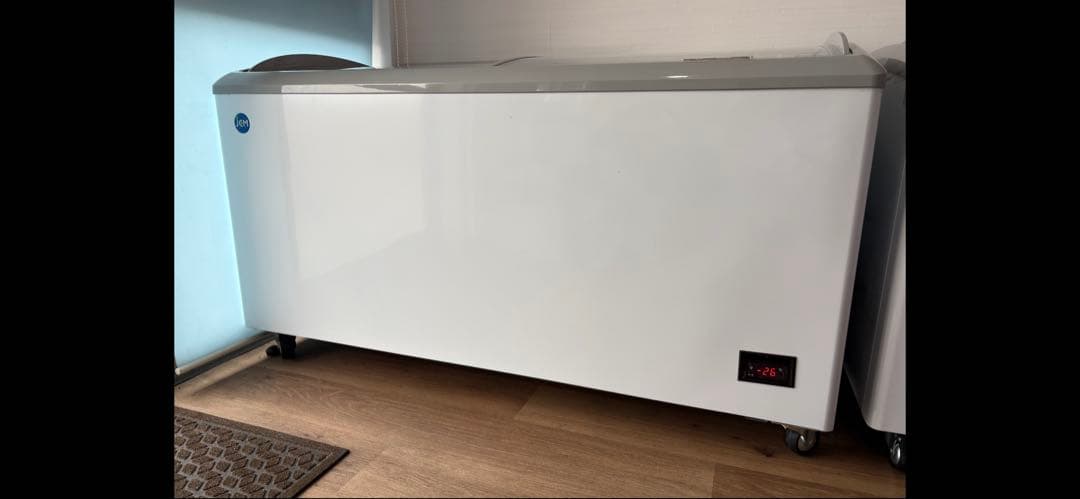 業務用大型冷凍庫　jcmcs-330L LED付き