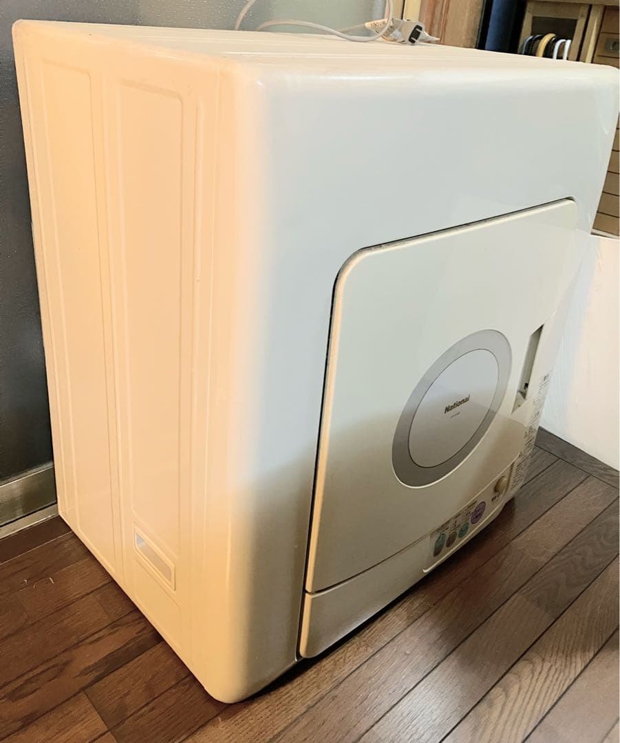 除湿形電気衣類乾燥機