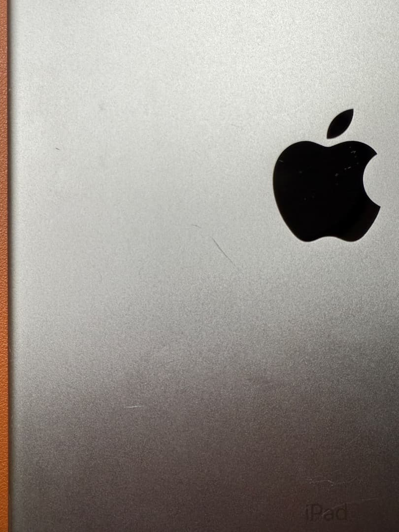 Apple iPad（第６世代）本体　32GB Wi-Fi+Cellular