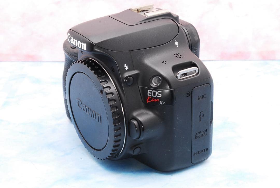 キャノン Kiss X7★バッグ＆ミニ三脚★一眼レフカメラ★軽量＆扱いやすい