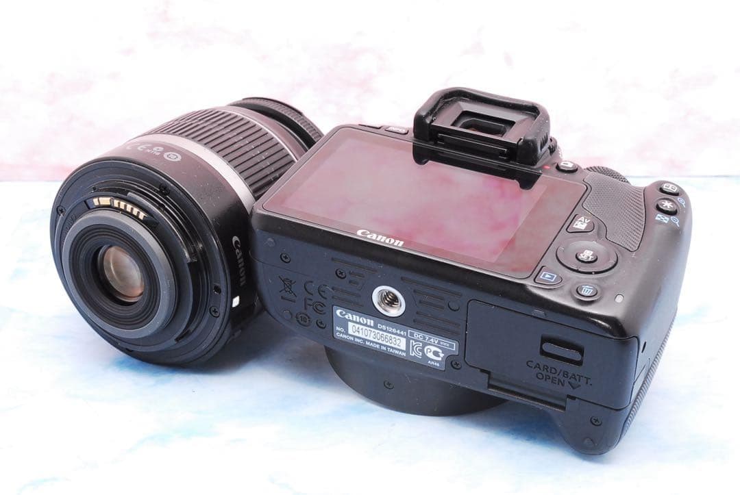 キャノン Kiss X7★バッグ＆ミニ三脚★一眼レフカメラ★軽量＆扱いやすい