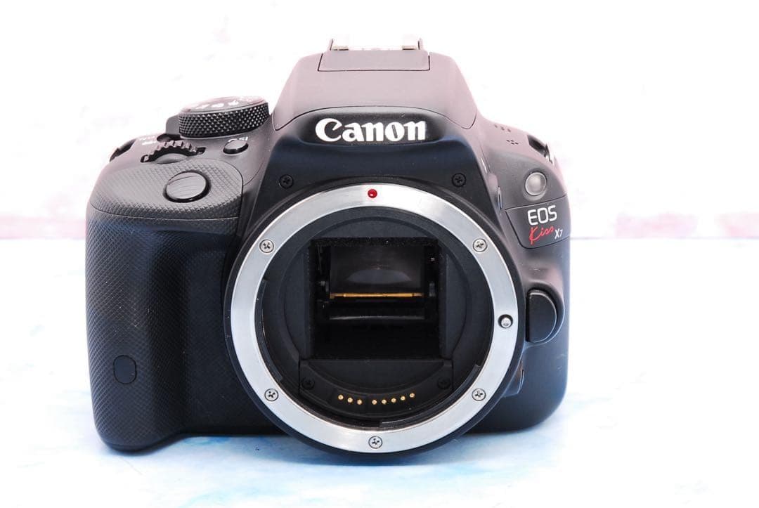 キャノン Kiss X7★バッグ＆ミニ三脚★一眼レフカメラ★軽量＆扱いやすい