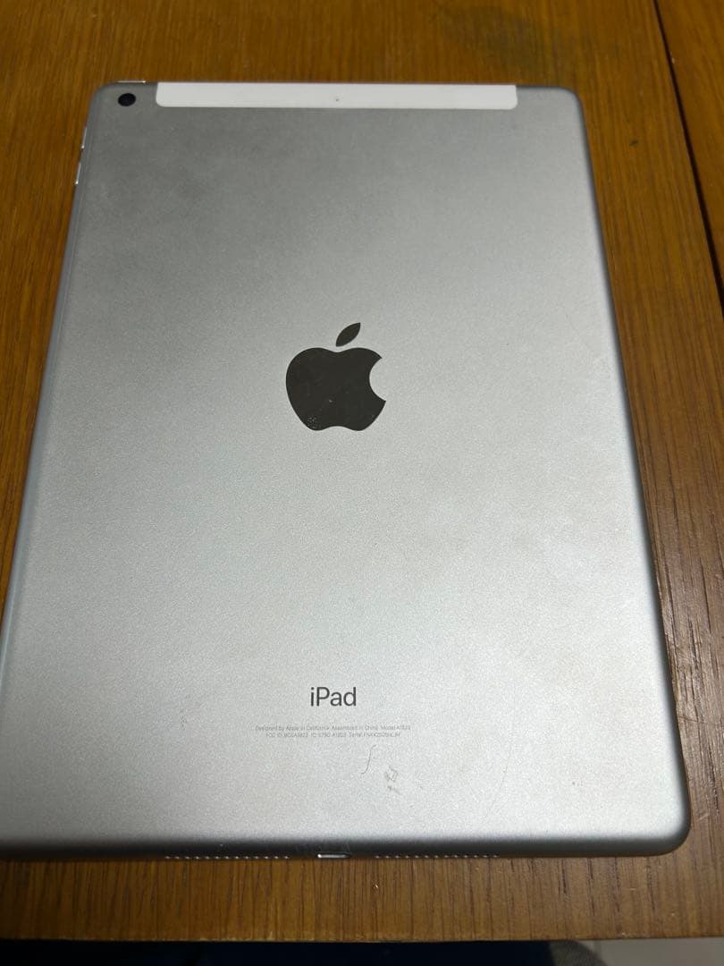 iPad (第5世代) 128GB ホワイト　初期化済み