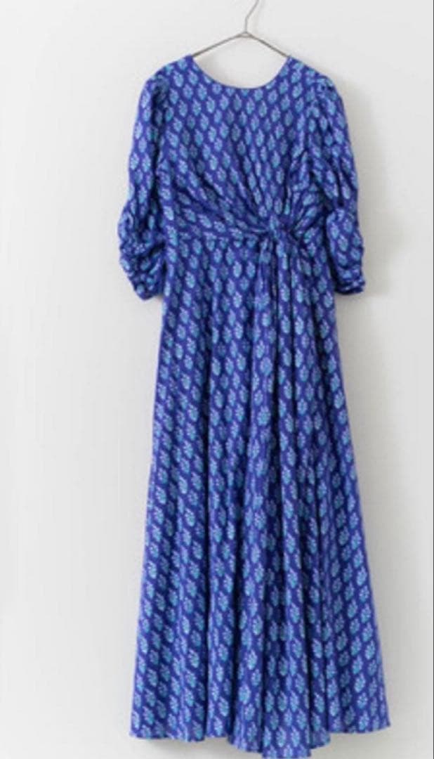 美品　ヌキテパワンピース　佐藤佳菜子さんコラボ　紺