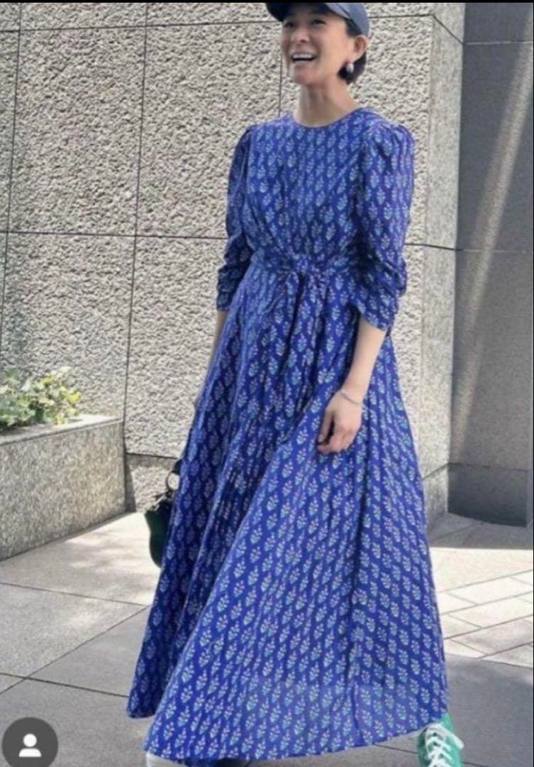 美品　ヌキテパワンピース　佐藤佳菜子さんコラボ　紺