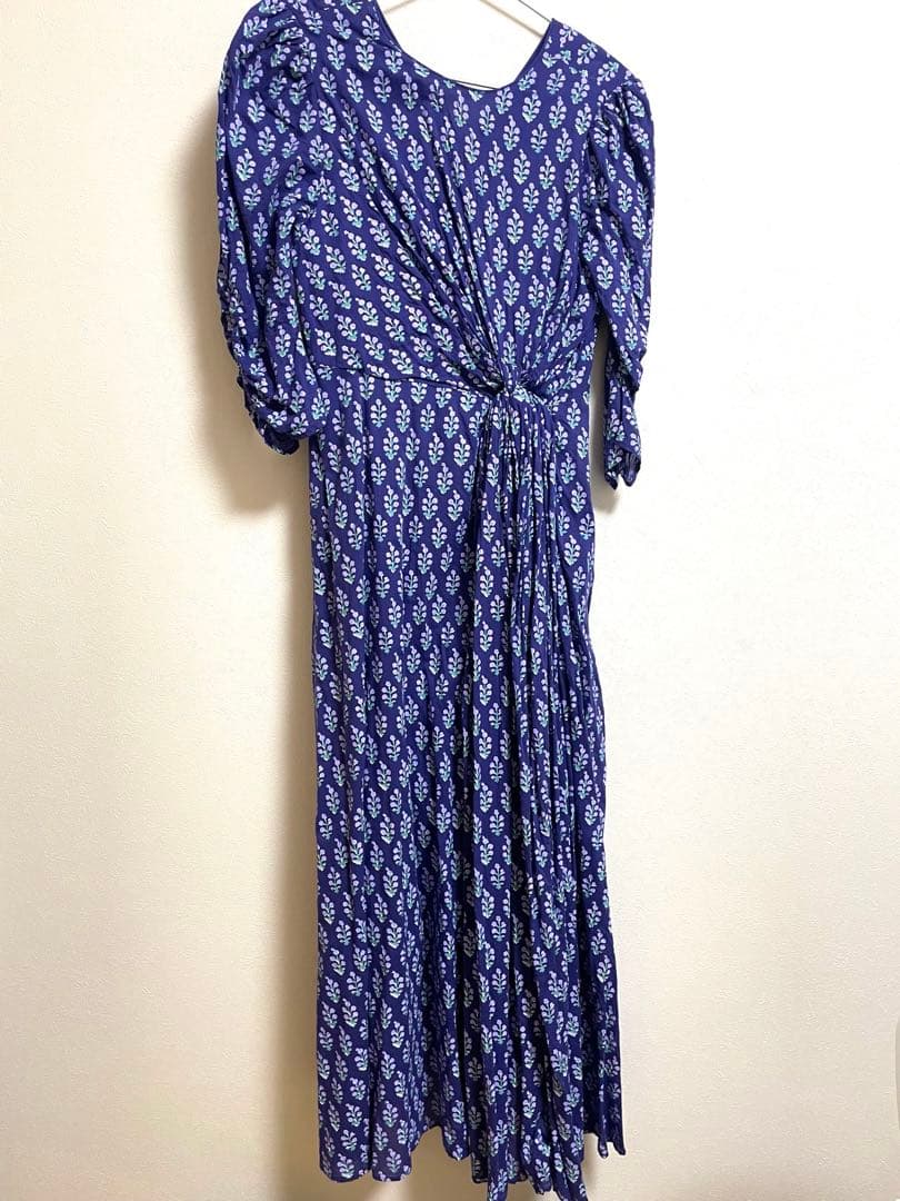 美品　ヌキテパワンピース　佐藤佳菜子さんコラボ　紺