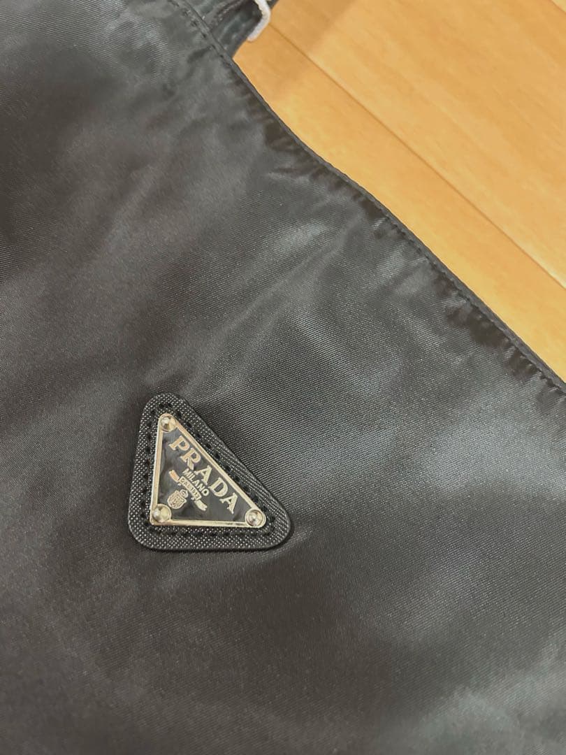 PRADAプラダ　プレートナイロンショルダー新品　ノベルティ