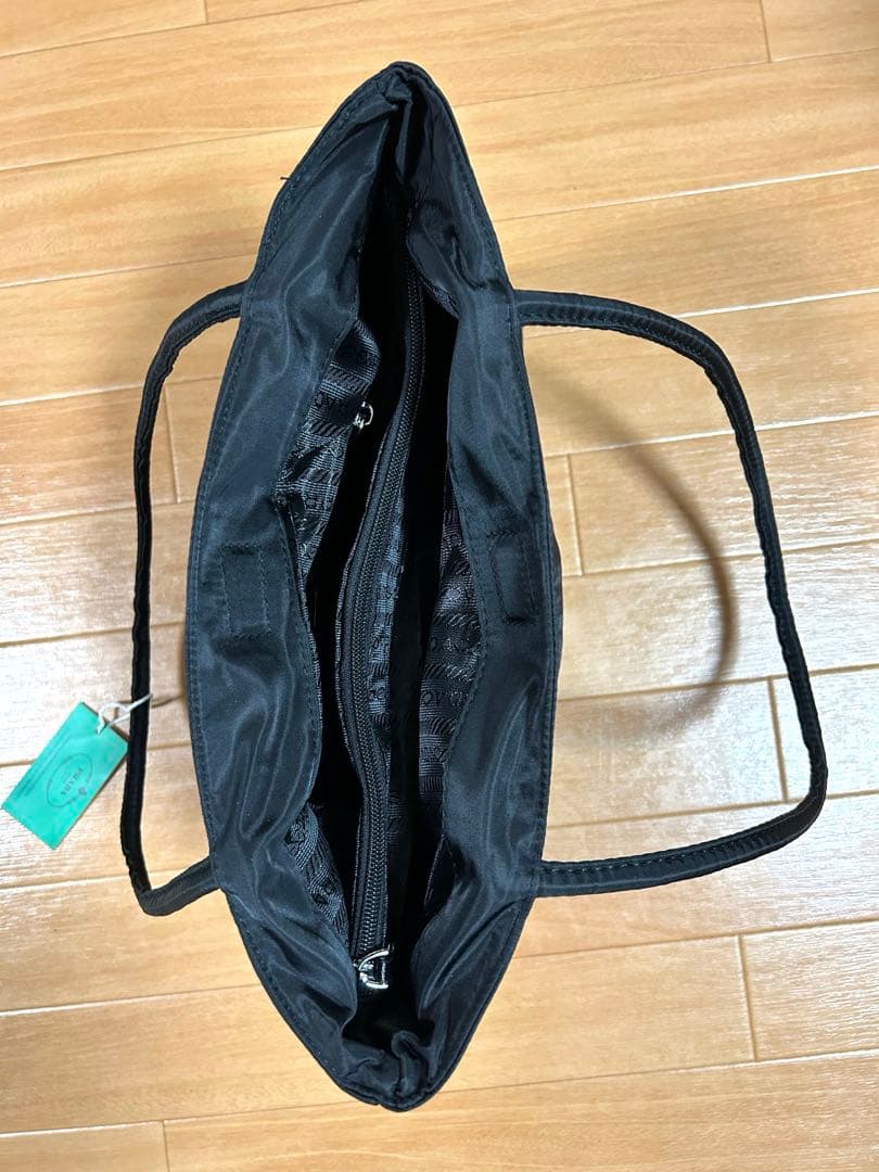 PRADAプラダ　プレートナイロンショルダー新品　ノベルティ