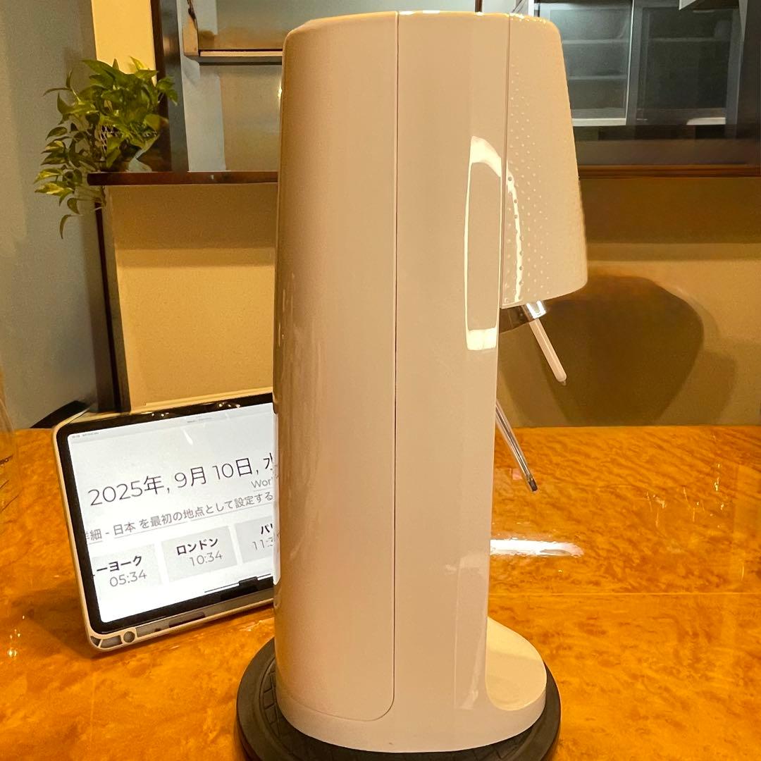 ソーダストリーム スピリット　ホワイト 専用ガスシリンダー2本 、専用ボトル1本