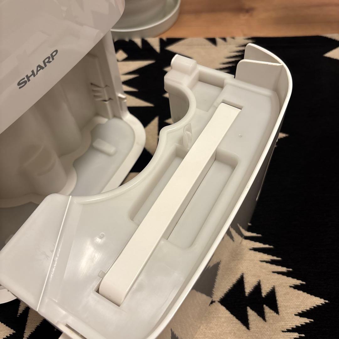 【美品】SHARP プラズマクラスター　除湿機 CV-H71-W 2018年製