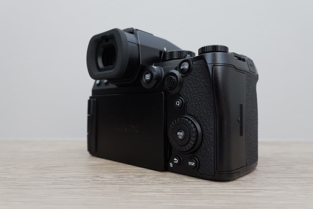 期間限定値引き中　パナソニック LUMIX DC-S5M2