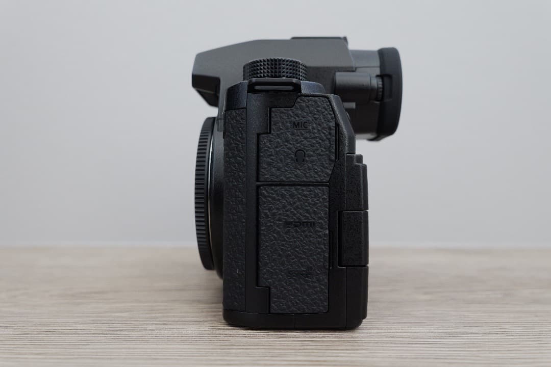 期間限定値引き中　パナソニック LUMIX DC-S5M2