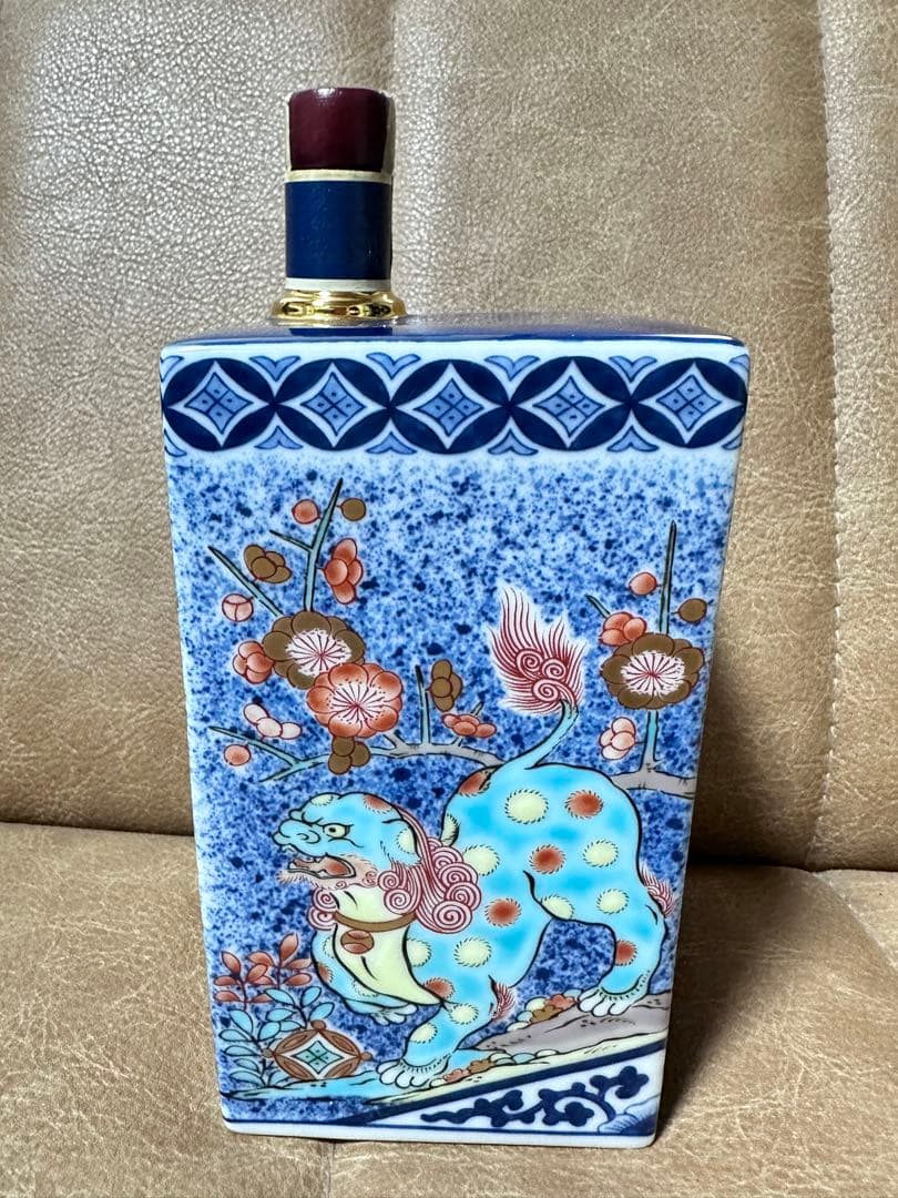 サントリーウイスキー スペシャルボトル　有田焼 染錦吹墨狛犬草花文 陶器