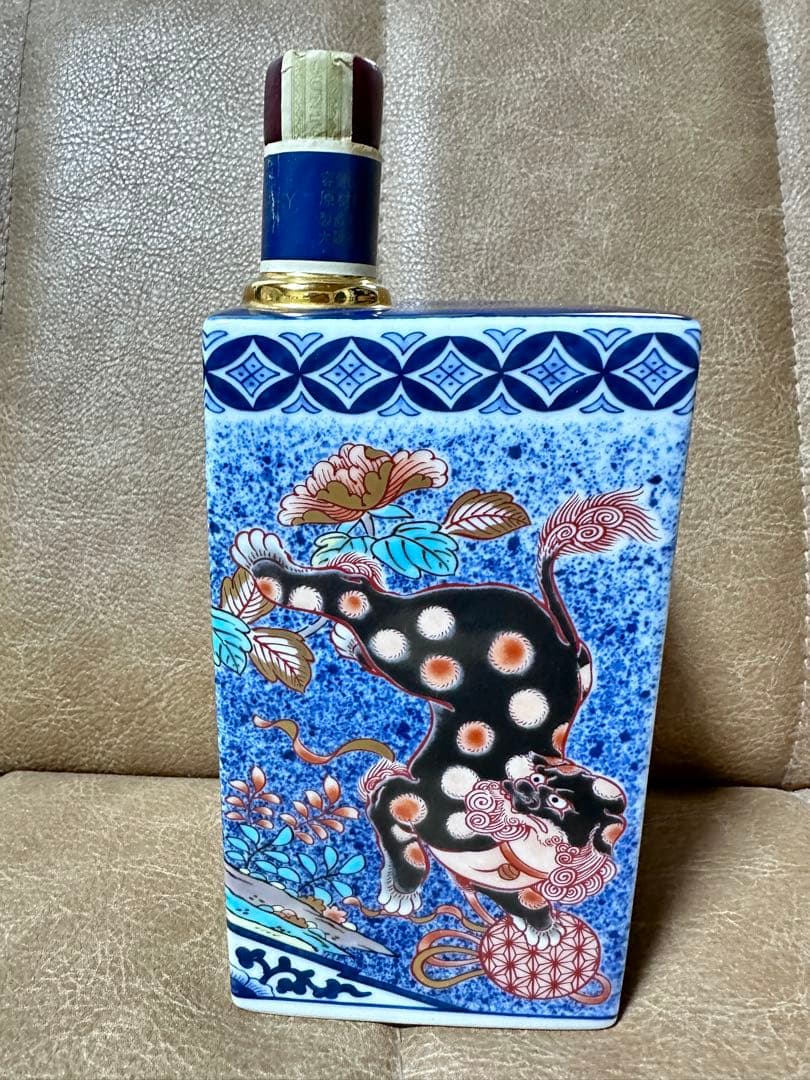 サントリーウイスキー スペシャルボトル　有田焼 染錦吹墨狛犬草花文 陶器