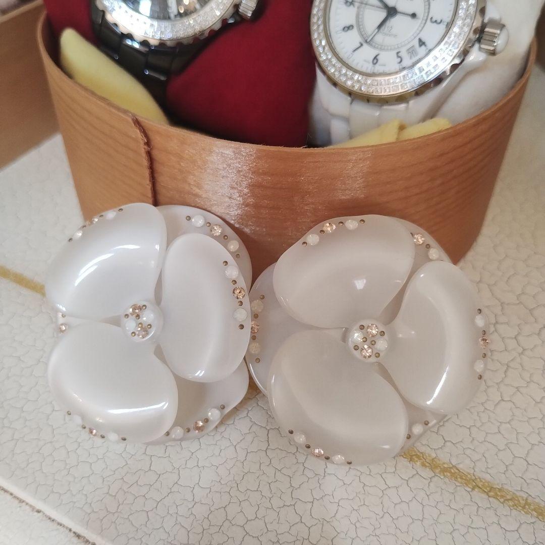 ②ー2 激レアな➠➠アレクサンドルドゥパリホワイトスワロフスキー双子カメリア