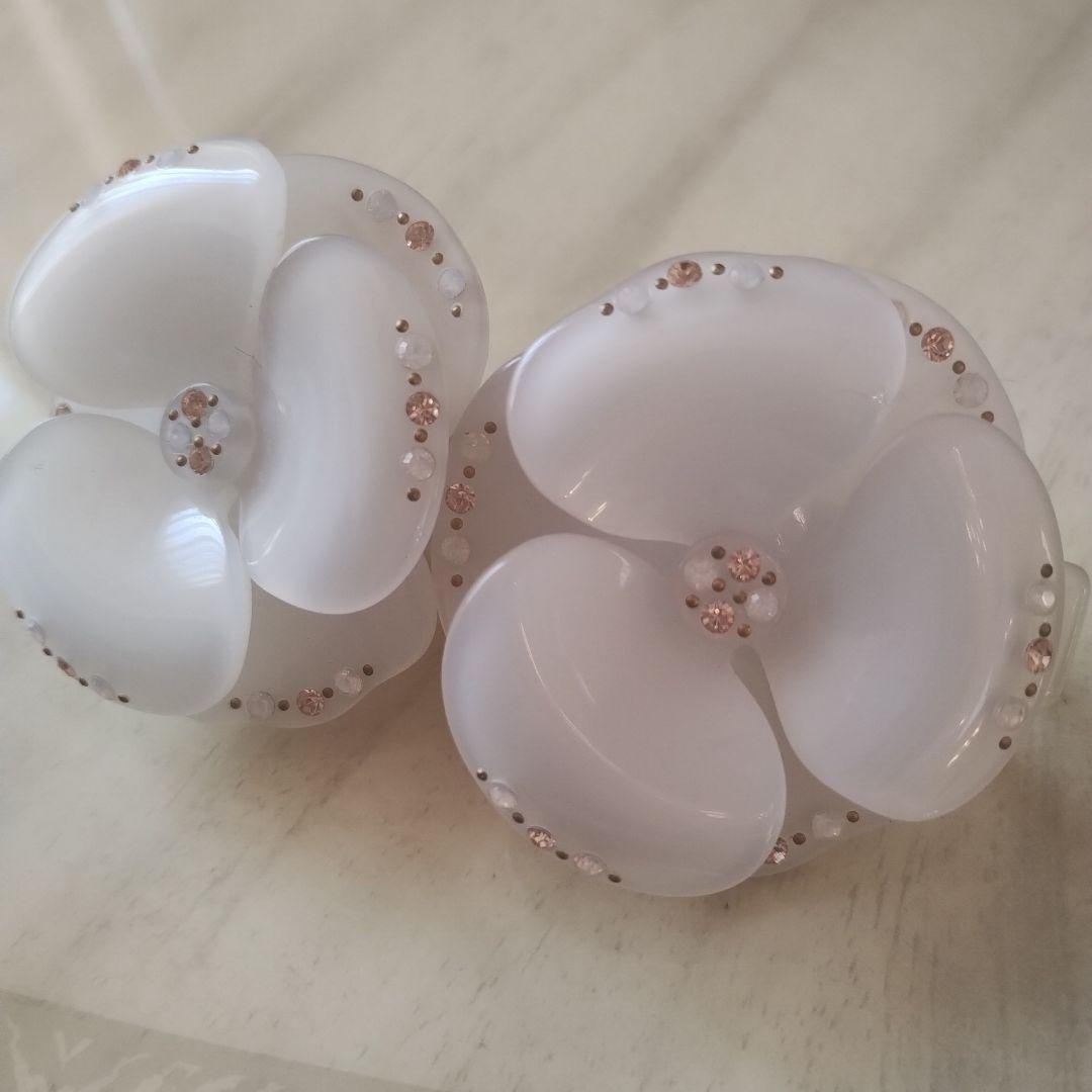 ②ー2 激レアな➠➠アレクサンドルドゥパリホワイトスワロフスキー双子カメリア