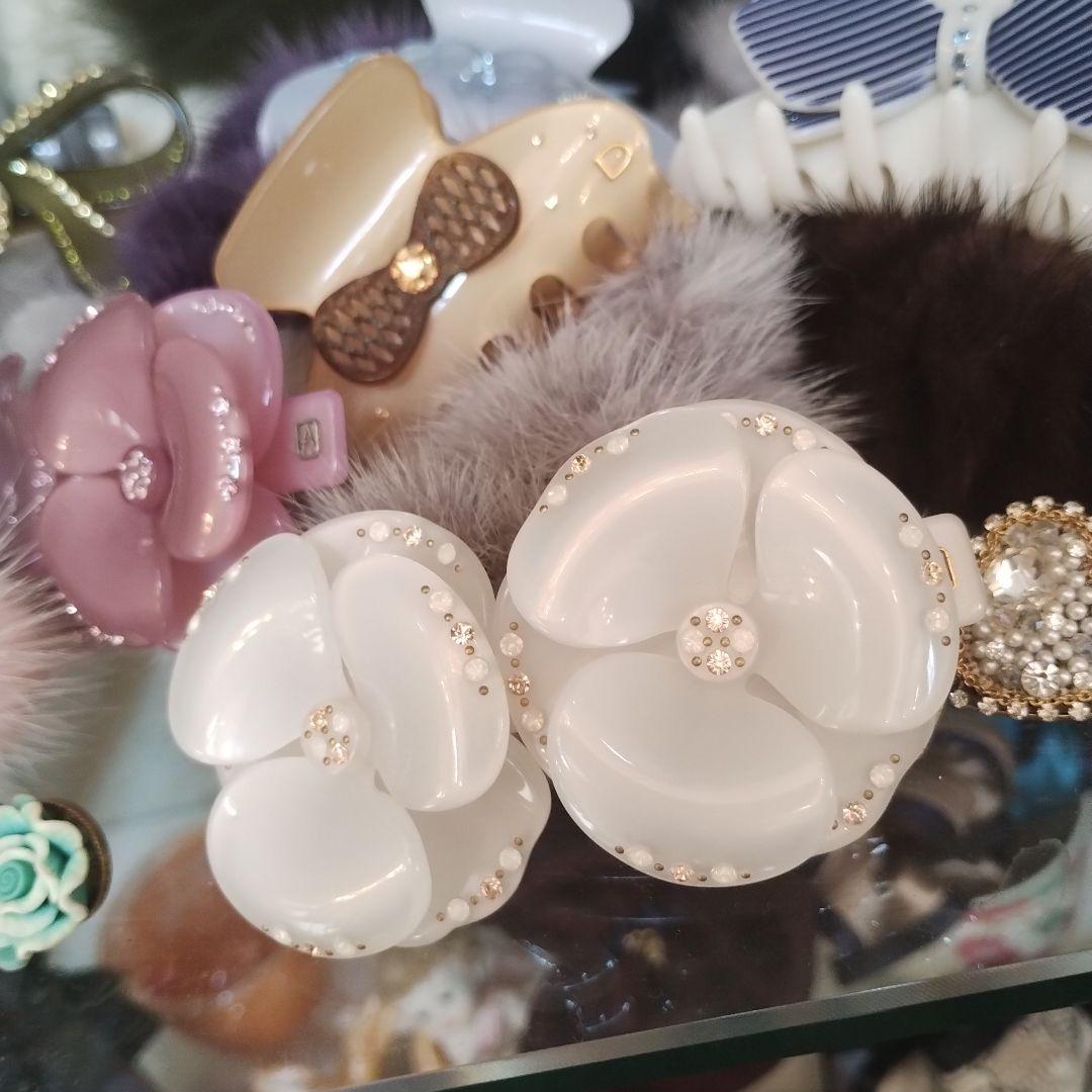 ②ー2 激レアな➠➠アレクサンドルドゥパリホワイトスワロフスキー双子カメリア