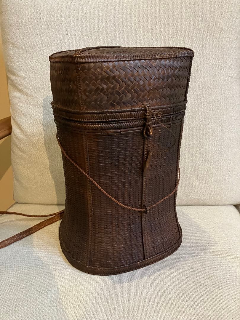 タイ産　Sop Mori Arts 籐製ダークブラウン筒型収納バスケット