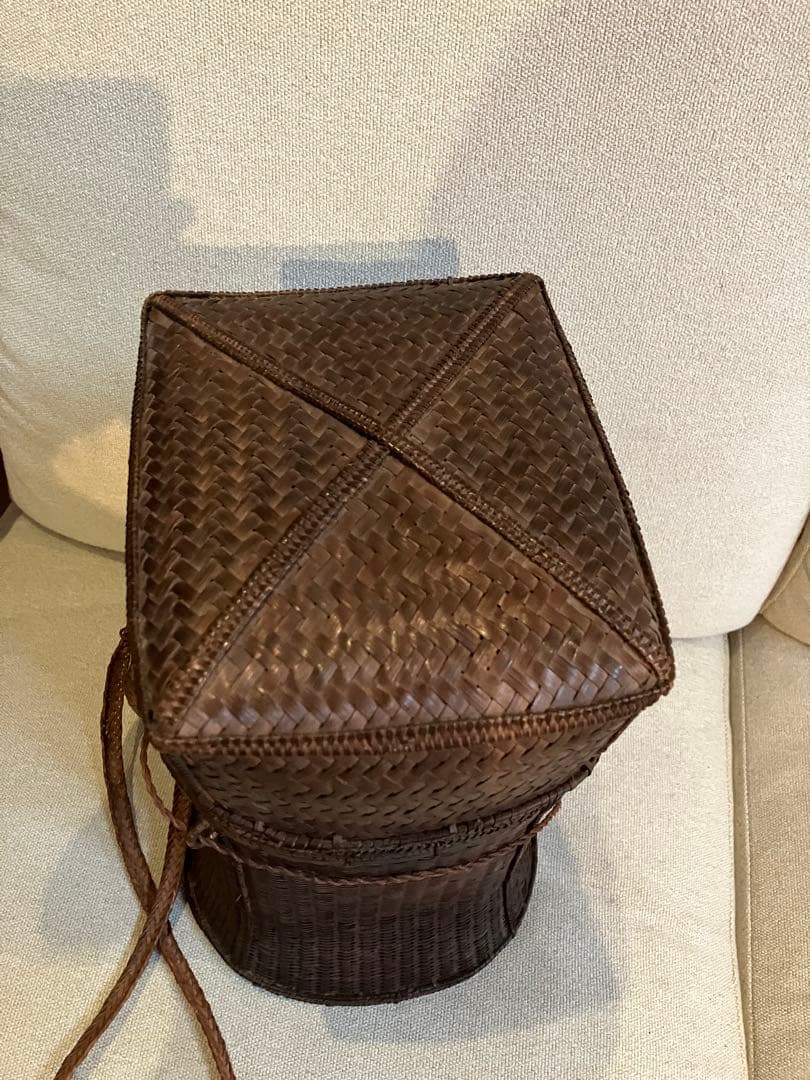 タイ産　Sop Mori Arts 籐製ダークブラウン筒型収納バスケット