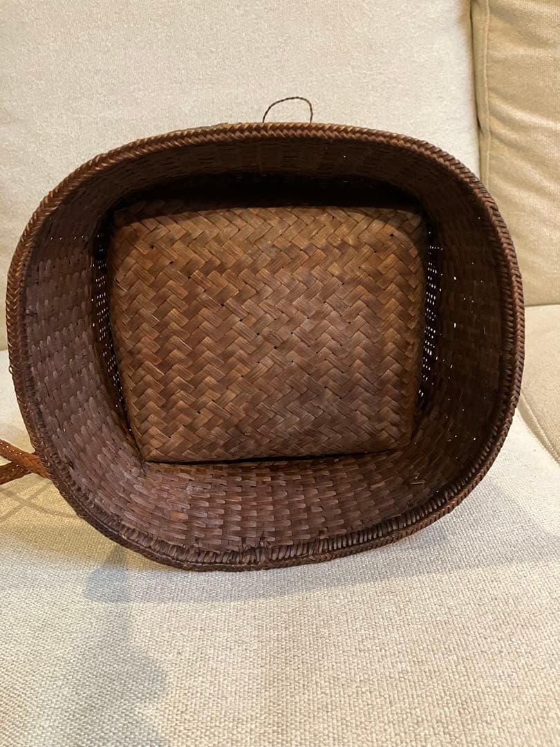 タイ産　Sop Mori Arts 籐製ダークブラウン筒型収納バスケット