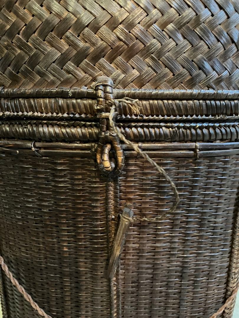 タイ産　Sop Mori Arts 籐製ダークブラウン筒型収納バスケット