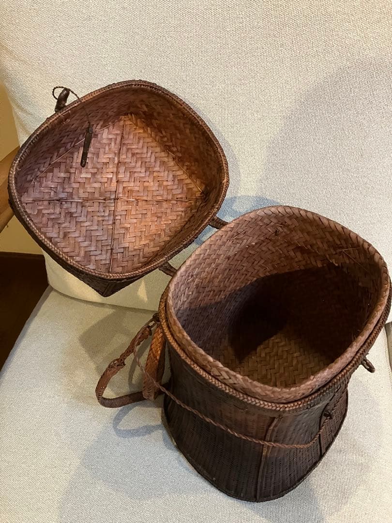 タイ産　Sop Mori Arts 籐製ダークブラウン筒型収納バスケット