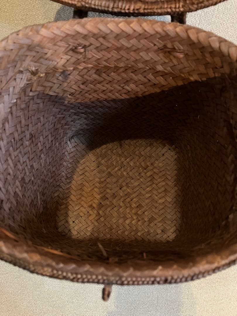 タイ産　Sop Mori Arts 籐製ダークブラウン筒型収納バスケット