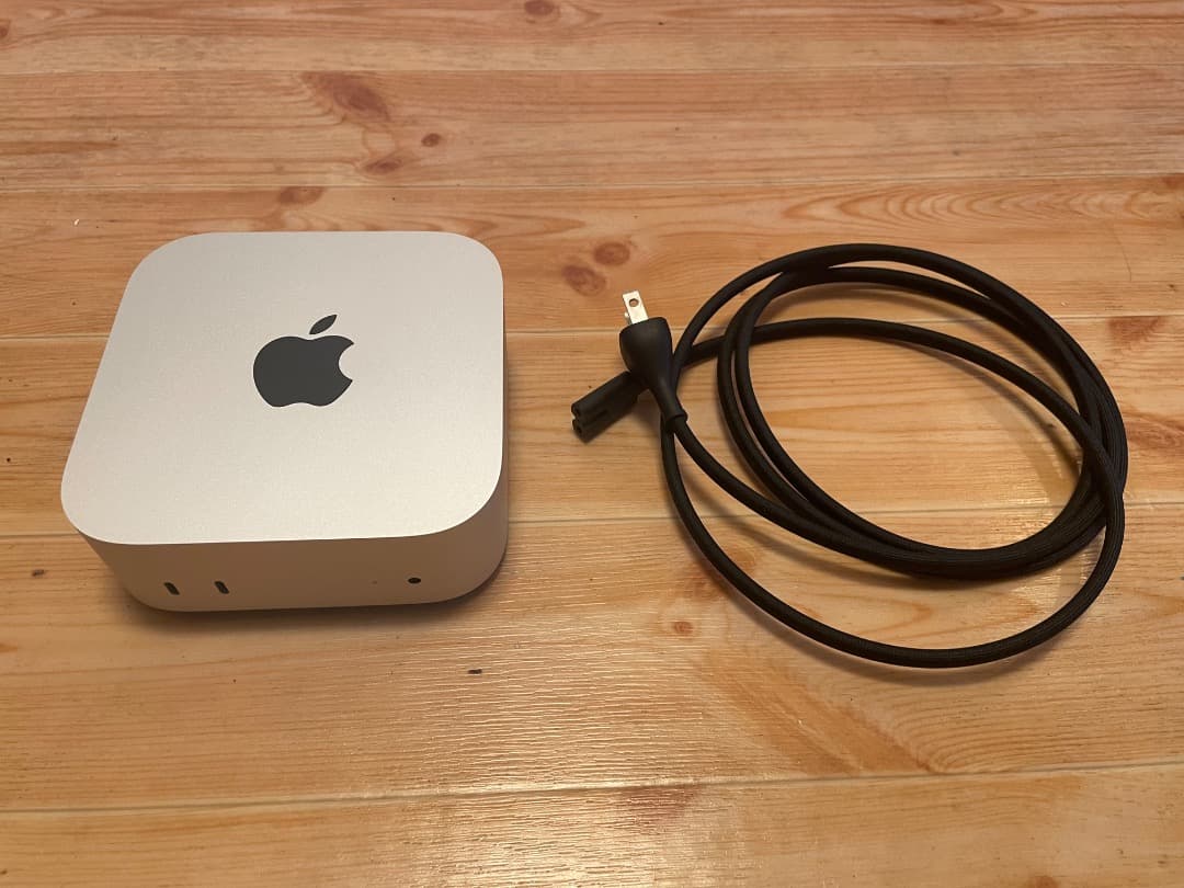 ほぼ新品未使用　Apple Mac mini シルバー 本体と電源ケーブル