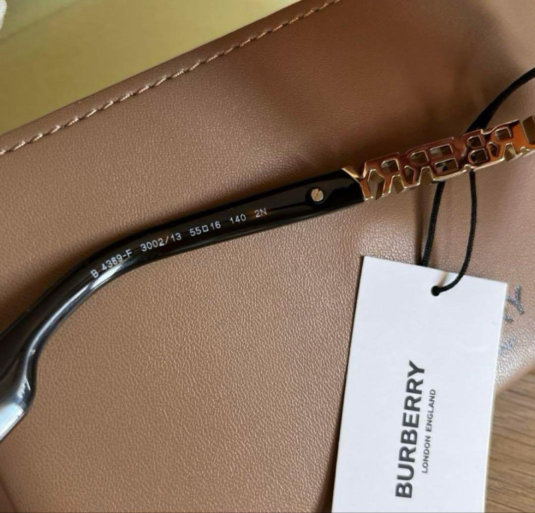 新品未使用　BURBERRY ロゴサングラス　ブラウン
