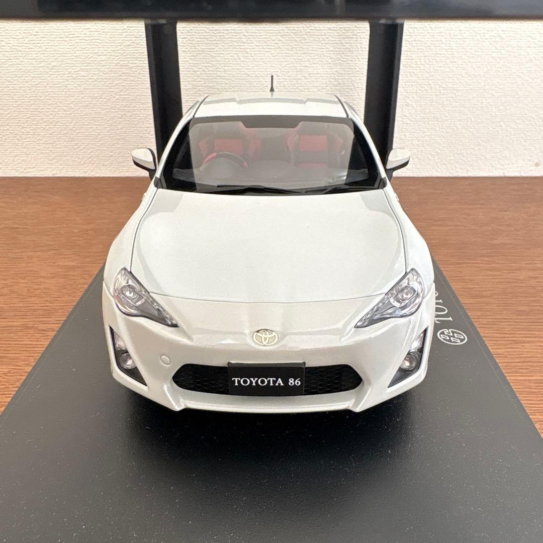 オートアート　トヨタ　TOYOTA 86 1/18 ミニカー　ホワイト