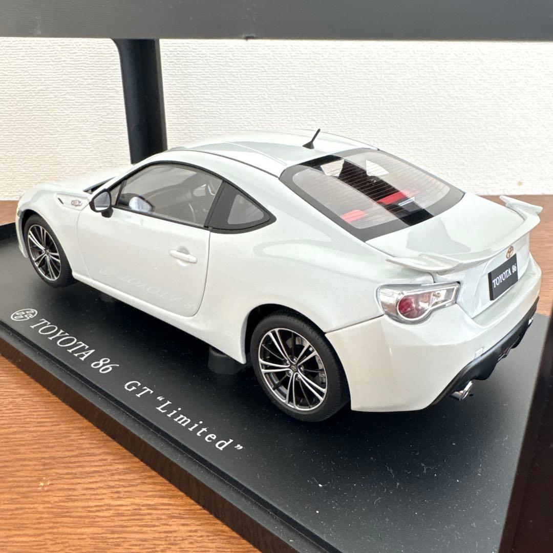 オートアート　トヨタ　TOYOTA 86 1/18 ミニカー　ホワイト
