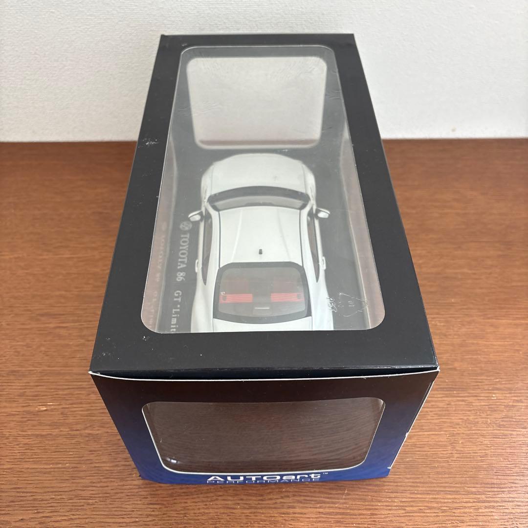 オートアート　トヨタ　TOYOTA 86 1/18 ミニカー　ホワイト