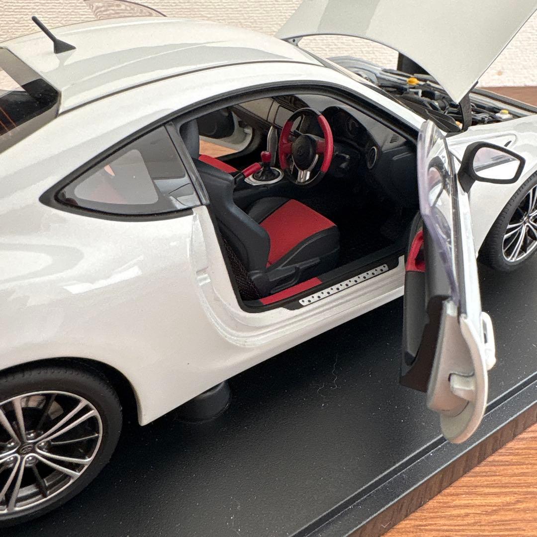 オートアート　トヨタ　TOYOTA 86 1/18 ミニカー　ホワイト