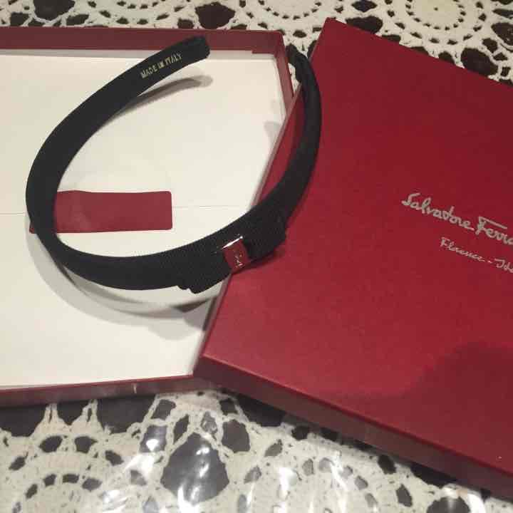 フェラガモのカチューシャ