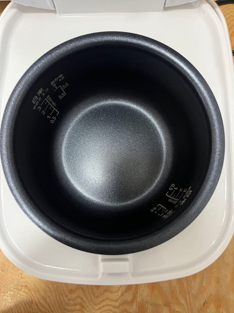 アイリスオーヤマ　マイコン炊飯器　3合　一人暮らし　エコ　ホワイト　2025年製