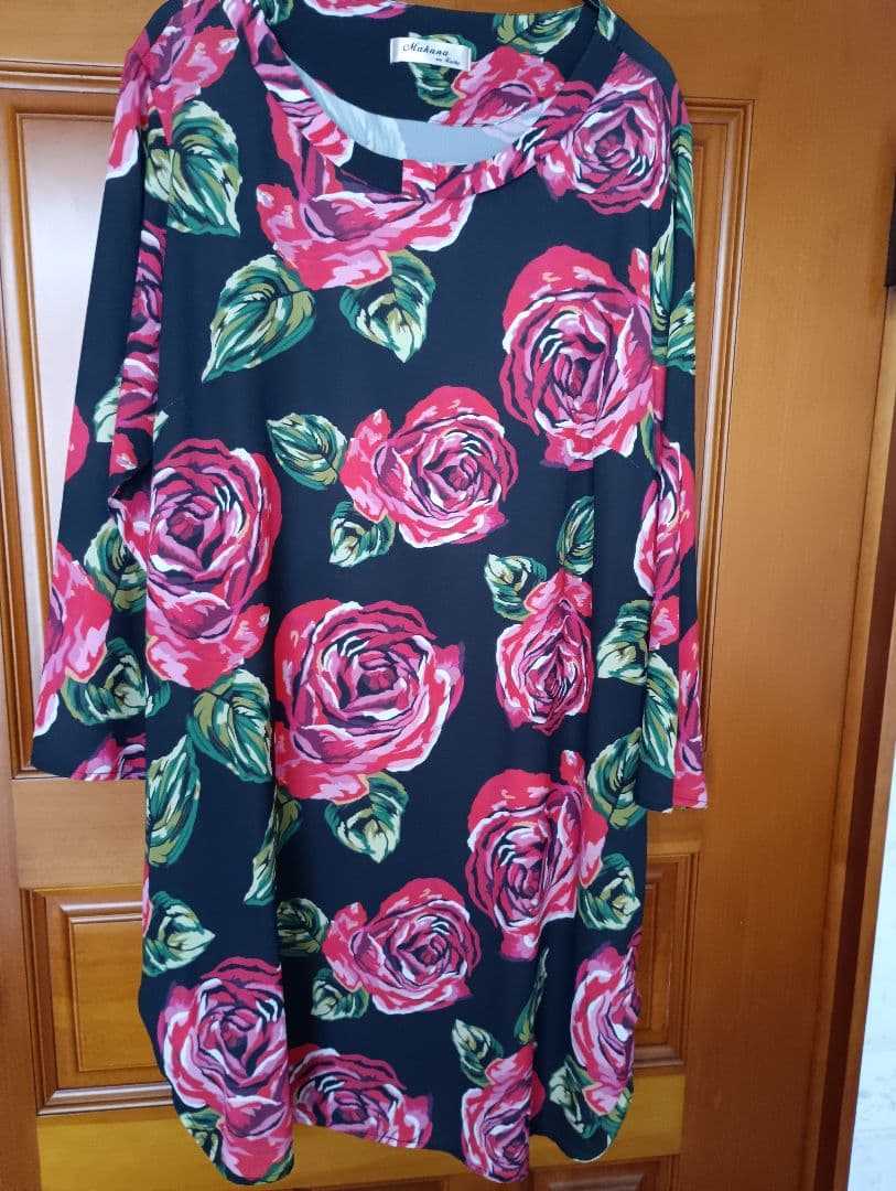 マカナナキャシー　花柄長袖チュニック（黒地・バラ）ブラウス　サイズ1