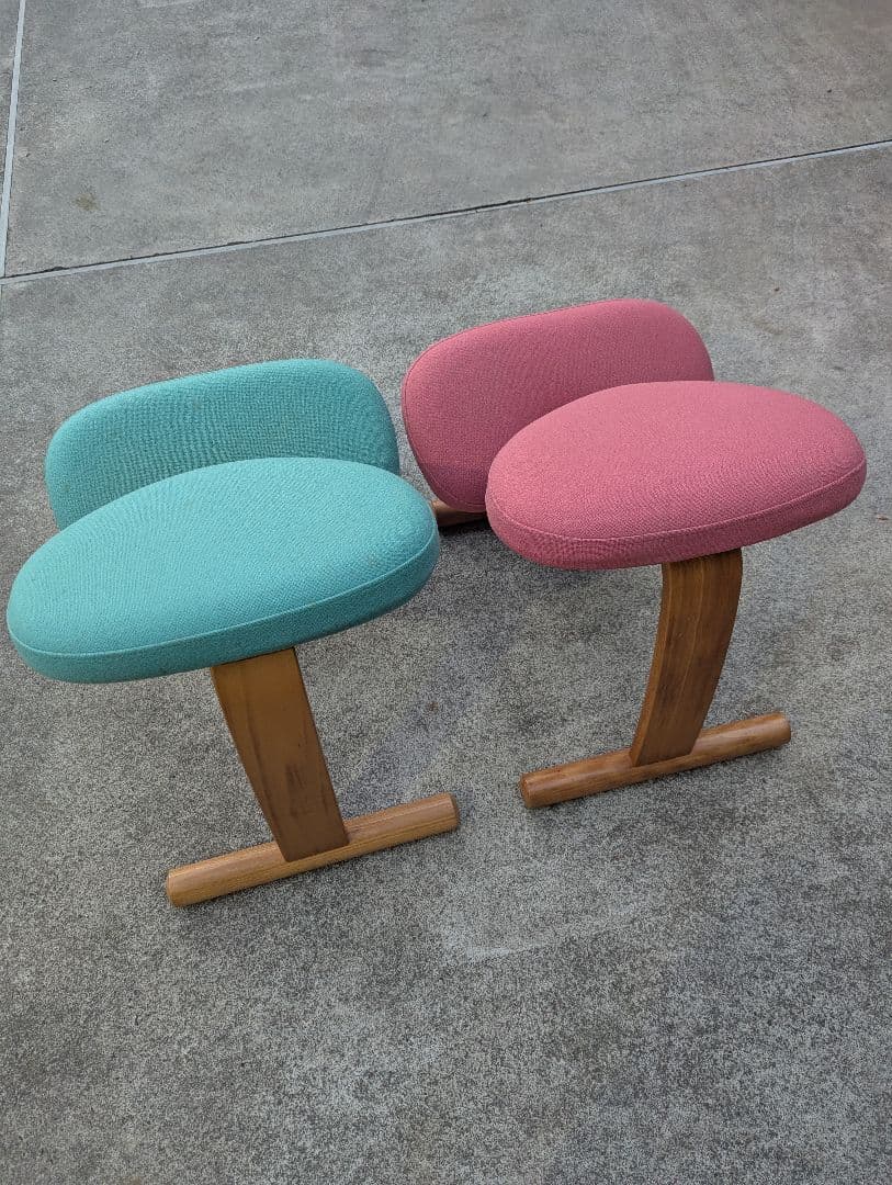 赤い姿勢矯正チェア