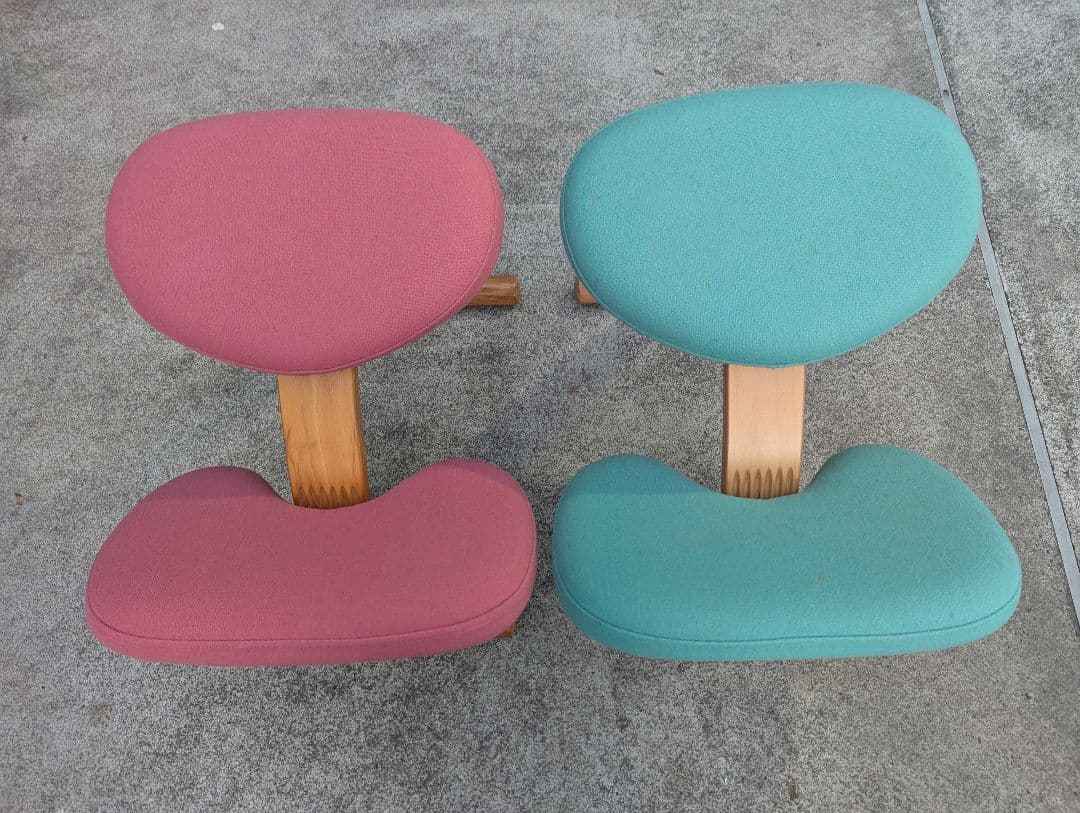 赤い姿勢矯正チェア