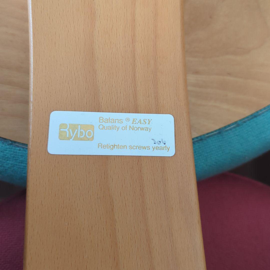 赤い姿勢矯正チェア