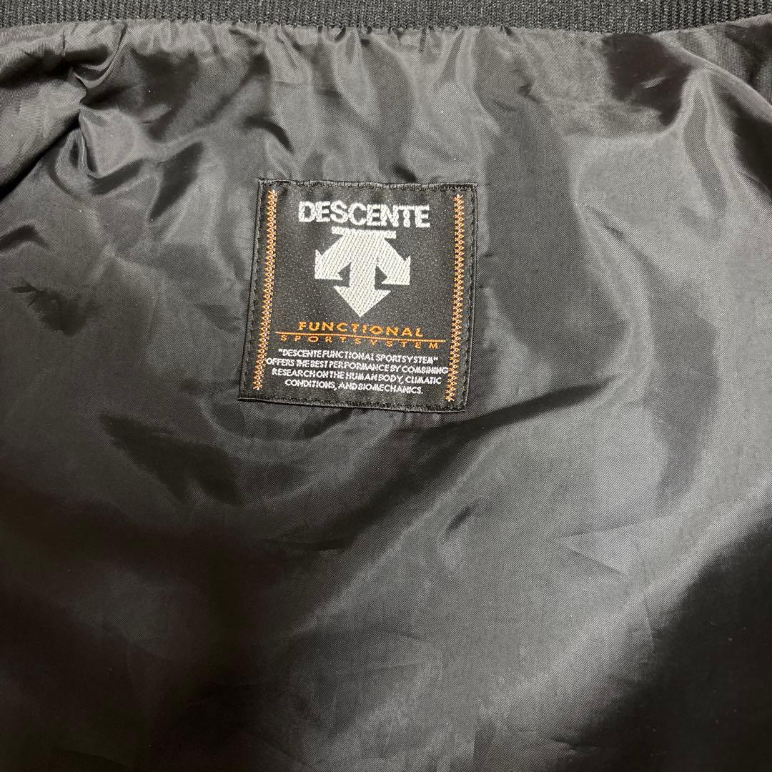 阪神タイガース　DESCENTE ブラックジャケット 虎の刺繍