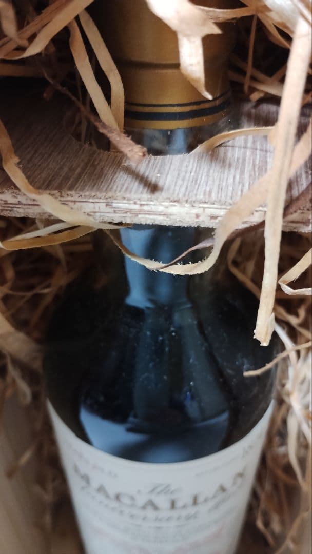 The Macallan 25年 アニバーサリー　木箱入り　（マッカラン）