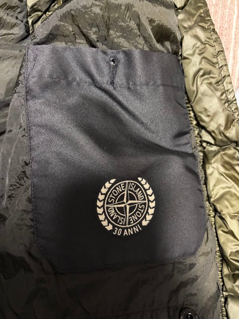 ストーンアイランドのダウンベスト