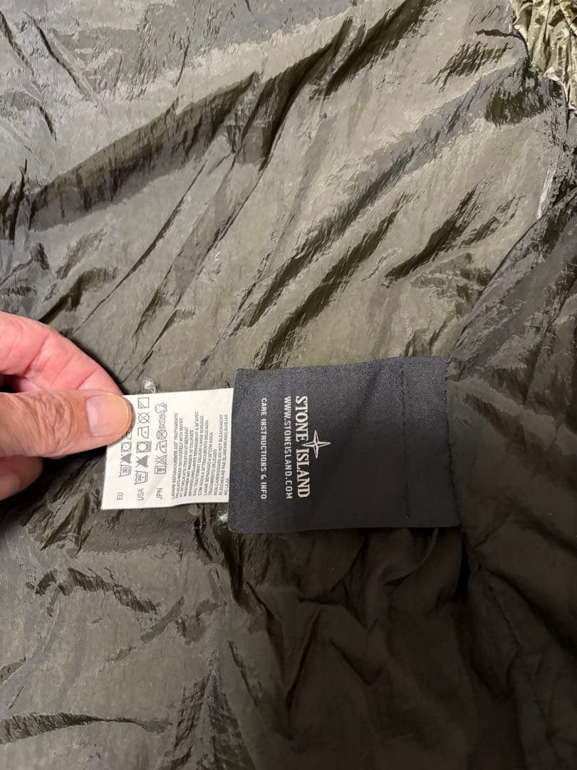 ストーンアイランドのダウンベスト