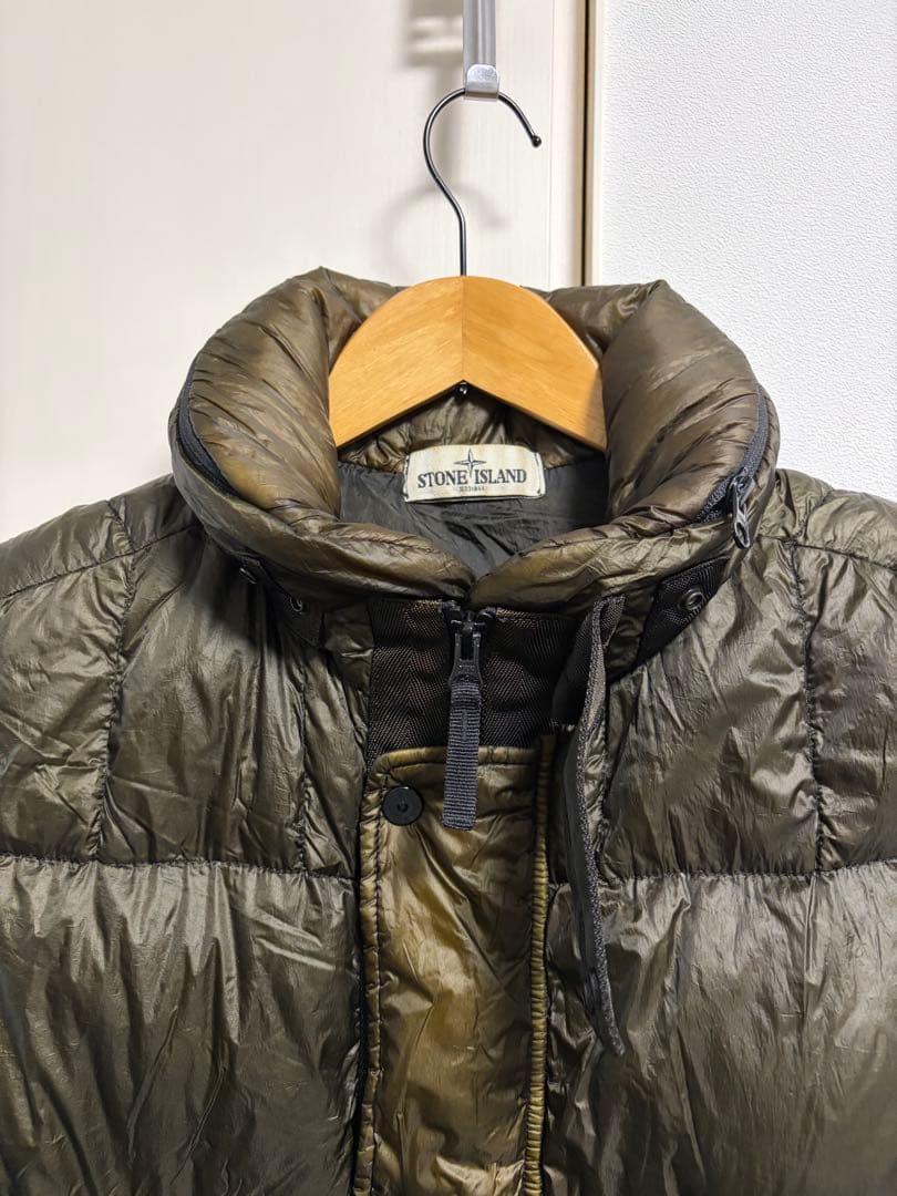 ストーンアイランドのダウンベスト