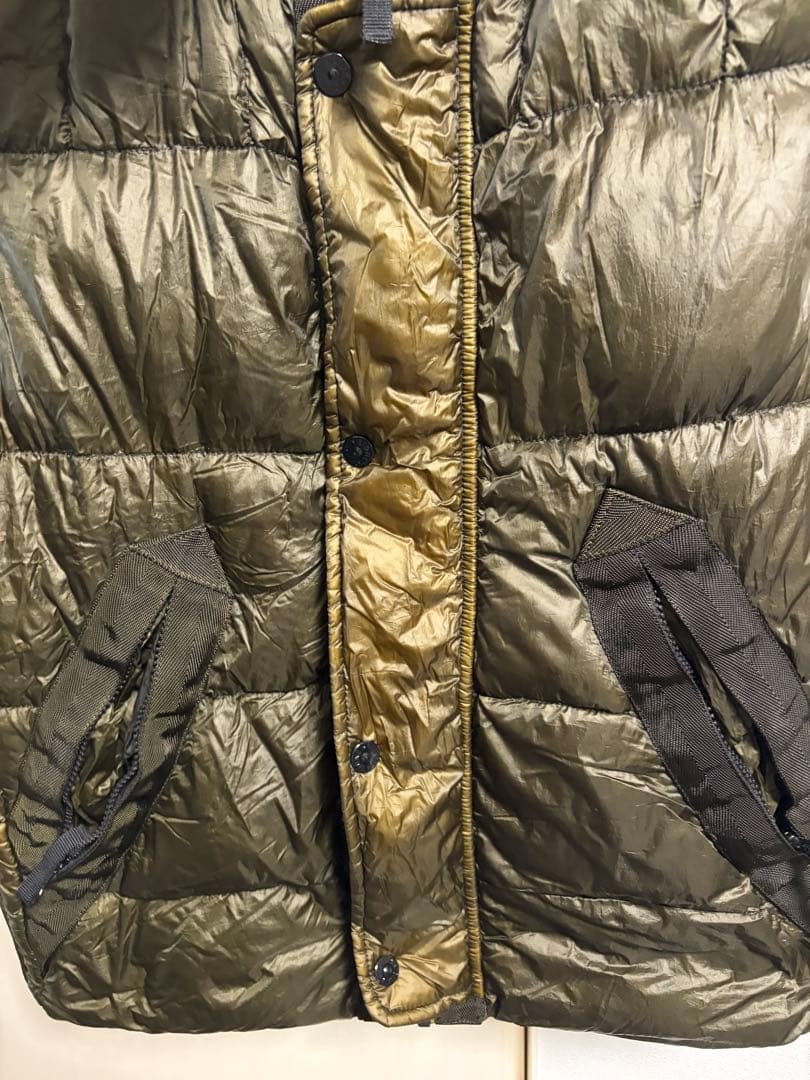 ストーンアイランドのダウンベスト