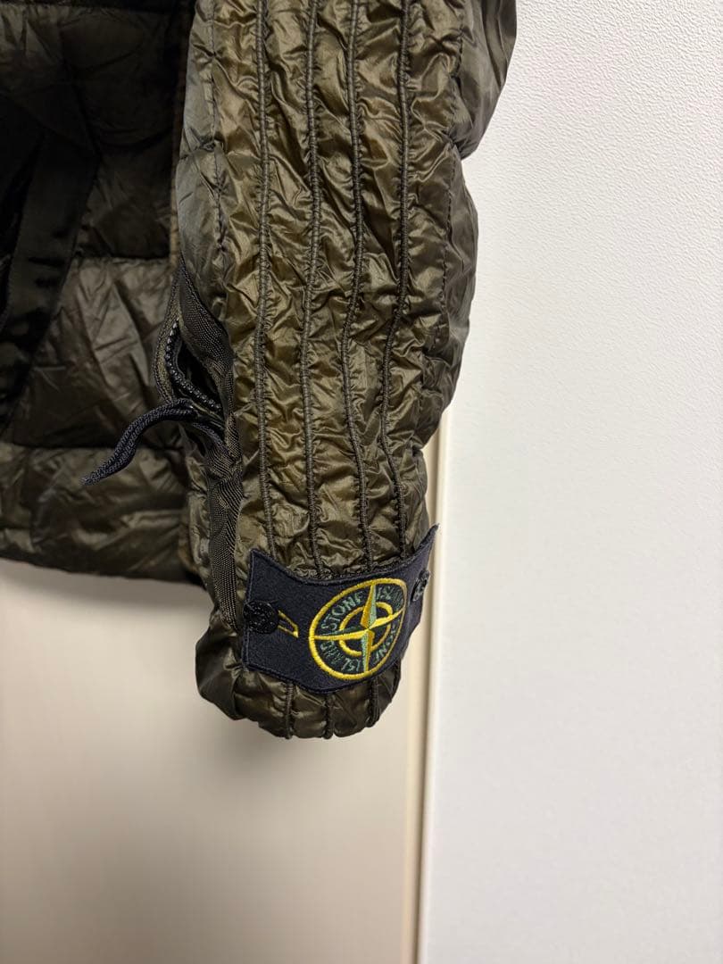 ストーンアイランドのダウンベスト