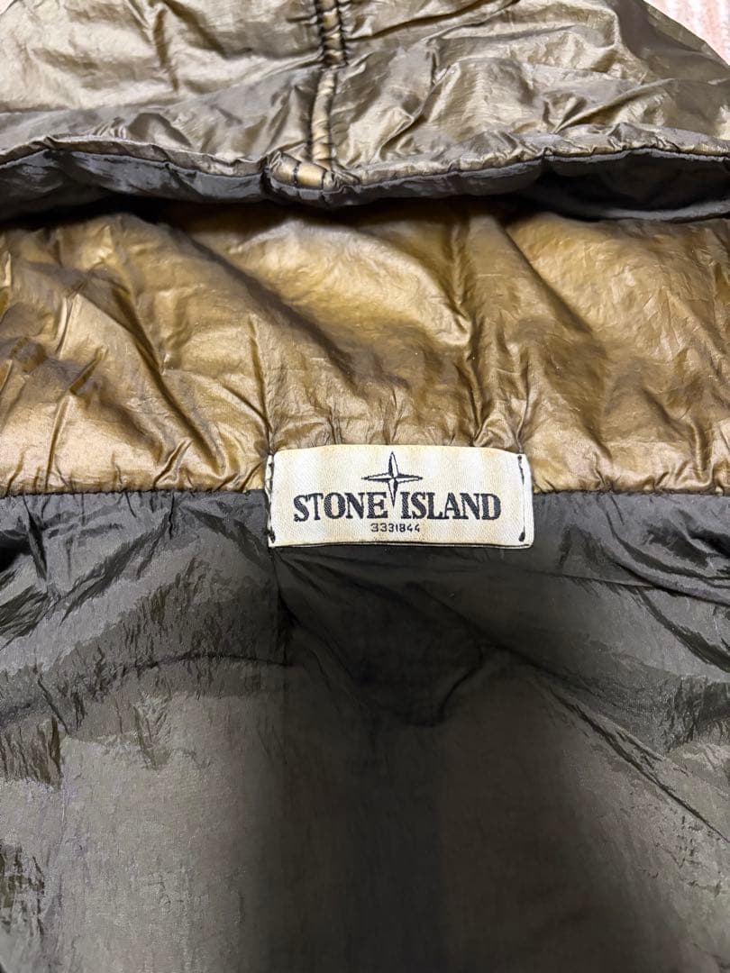 ストーンアイランドのダウンベスト