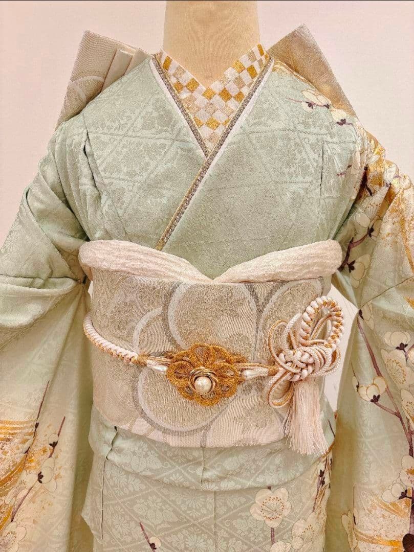 写真1枚目と2枚目の未仕立て 上品な水色の牡丹や菊の振袖フルセット　SACRA