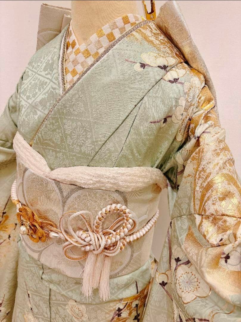 写真1枚目と2枚目の未仕立て 上品な水色の牡丹や菊の振袖フルセット　SACRA