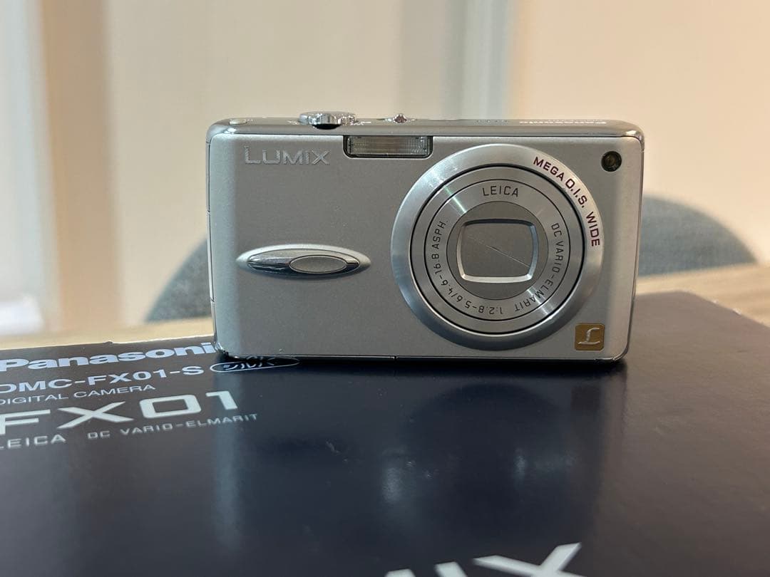 Panasonic Lumix DMC-FX01 シルバー デジタルカメラ